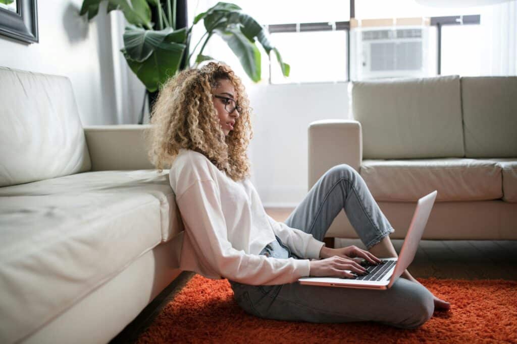 lady getting online therapy for eating disorders