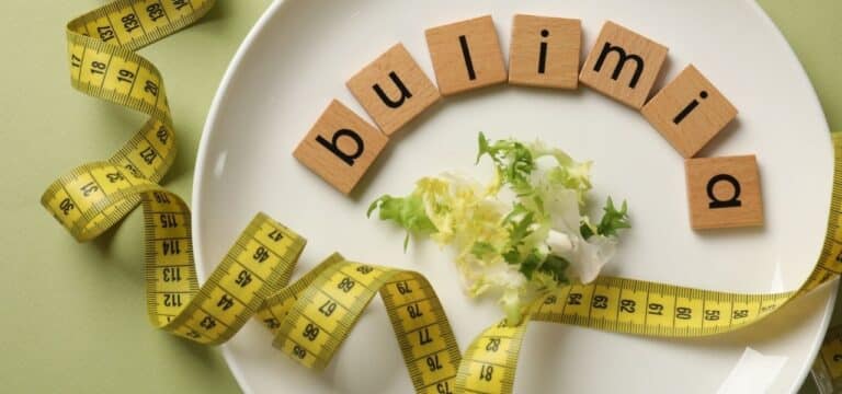 uncommon signs of bulimia - background image