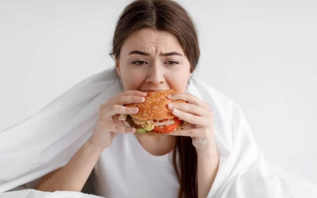 Signs of purging disorder - lady eating burger