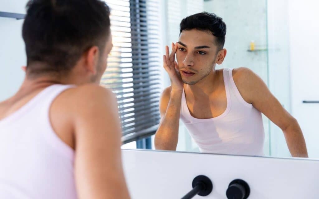 anorexia in men - man looking in the mirror