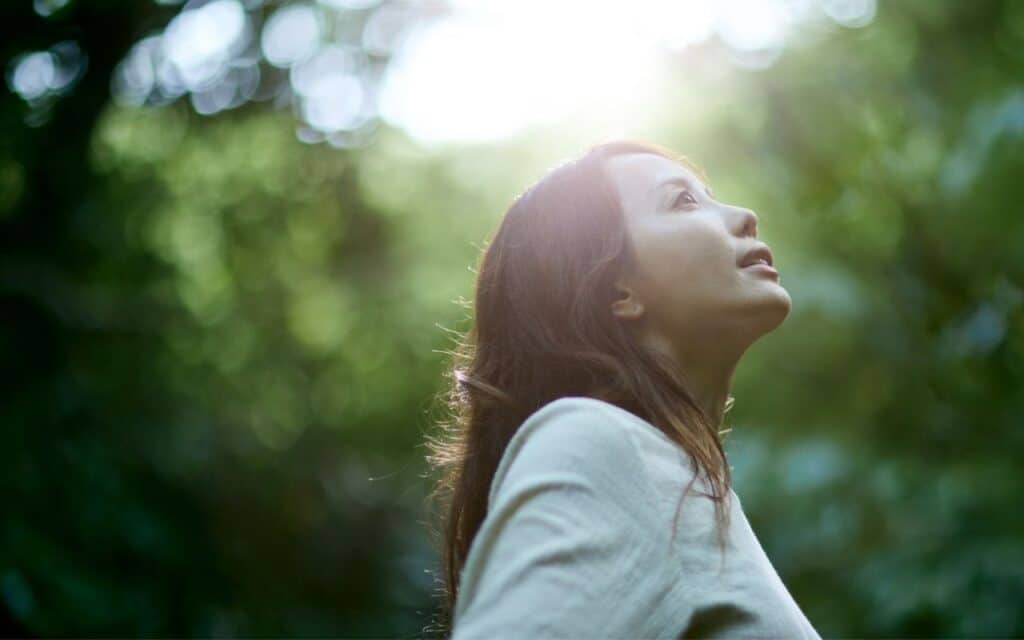 Signs of orthorexia - respresented by a woman in nature